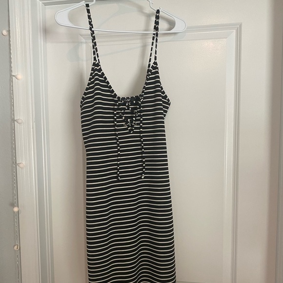 Beautiful dress 👗 New - never used . No tag - Picture 2 of 3